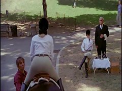 Nikki daniels est attaqué par un grand phallus