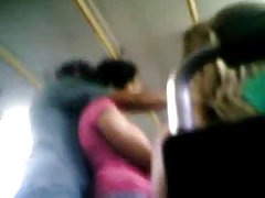 Bu un cocktail, et pour la cause