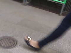 Un homme baisée blonde que qu'elle a signé les documents