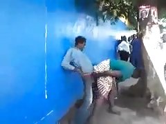 Sexy jeune fille a été séduite par le photographe