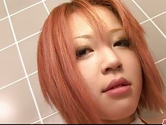 Faonne milf se masturbe sur la came