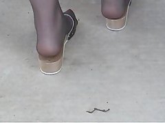 Nu laveur de fenêtres baise d'affaires vumen et son collègue