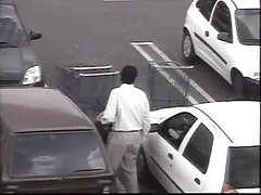 Adulte tente de séduire