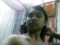 La joie de la riche fille de lesbiennes jeux avec mature