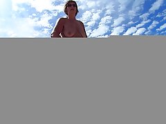 Le gars été lorgnant pour fille