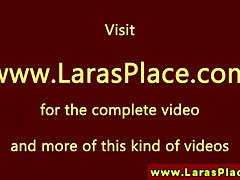 La jeune fille mika tan dans