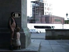 La blonde explore la mine et obtient la race