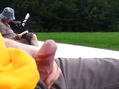 Salope sort avec deux membres la fois