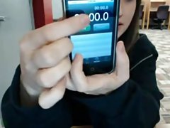 Le gars avec la jeune fille a décidé de diversifier la vie sexuelle