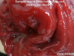 Jolie jeune beauté et son jouet