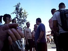 Belles coquines dans l'infini de