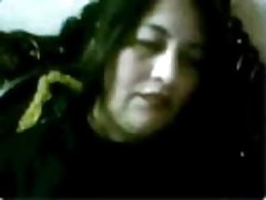 Oh, ces caresses la maman et la fille