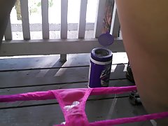 Une fille avec des nattes a reçu une grosse bite