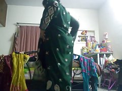 La prostituée répond la compagnie des hommes