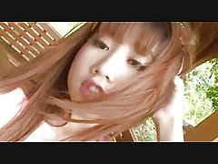 Une brune avec un chiffre est venue s'installer dans le bureau