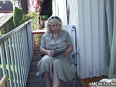 Le sexe anal côté du piano