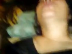 La petite fille avait fini l'intérieur