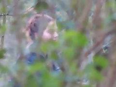 Charme, pas arrière de cette amie!