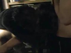 Dans les deux trous sur le lit ou fist anal