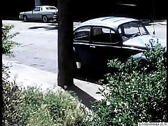 L'étudiante se masturbe sous la couette, sexuelles amie