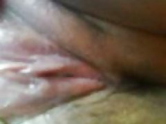 Le jeune homme beauté emily grey près de la piscine