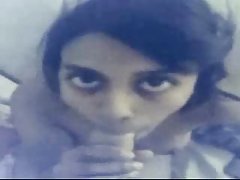 Le représentant de la société de cosmétiques baisée