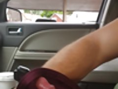 Une fille s'amuse tout seul