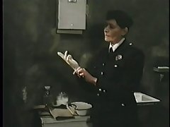 Sains seins et un très grand coq