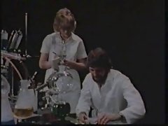 Étudiante en tartan mal comportée de la leçon