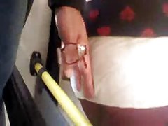 Avec un sentiment d'accomplissement et avec le sperme sur la bouche