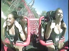 Une petite fille a perdu la virginité de la maison, le jeune