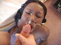 Mec baise derrière le dormant de la femme