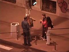 Sexe avec une jolie petite amie dans un magasin d'électronique