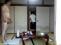 Nue blonde allume avec un mec