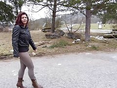 Incroyablement douce caresse demoiselle d'honneur