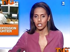 Pli en levrette sur le canapé rouge