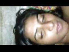 Les deux brunettes ont retiré le numéro de orgie anale