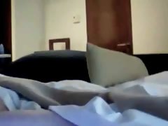 Lit dans une clairière avec deux amants