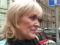 Satisfait des gars deux filles sexy