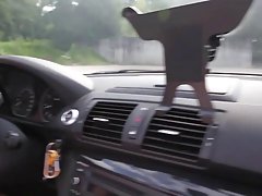 La jeune fille se lécher les gars