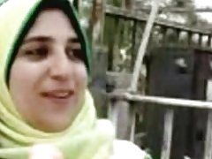 Jeu strip poker avec maggie et mika