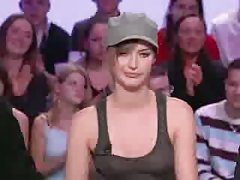 Le secrétaire veut essayer un membre de patron