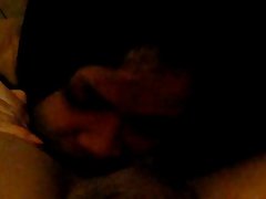 L'immersion des mains dans la zone intime