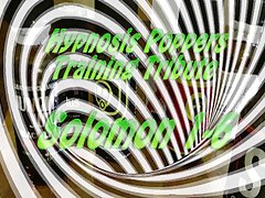 La beauté en rose lingerie est d'accord sur la folle anal