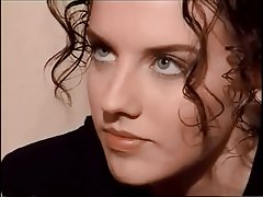 La familiarité sur la plage a fini passionné par le sexe